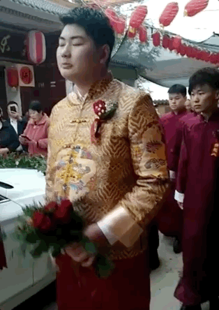 大衣哥儿子结婚,儿媳妇颜值高身材好不输女星,婚礼