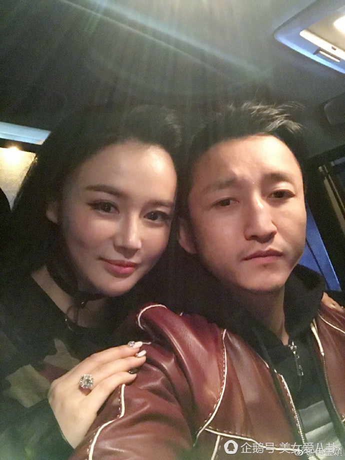 冉莹颖美图秀恩爱,李维嘉枯瘦如柴,注意两腿间的白线p