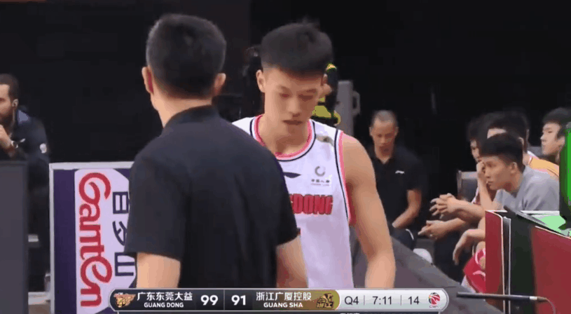 所以期待赛季越往后,张昊的成长能不辜负杜锋的信任和栽培,另外本场
