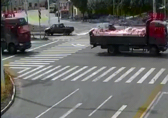 可怕!大货车