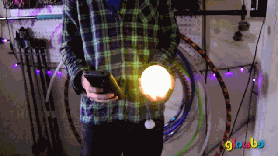 这个Glowbs智能LED球超好玩 真适合XX捞的服务员