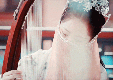 作为30岁还能扮演高中生,且毫无违和感的谭松韵,那嫩颜真是羡煞旁人.