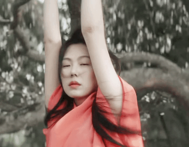 《小姐》让金敏喜一夜爆红,要品她,当然就离不开这部电影.