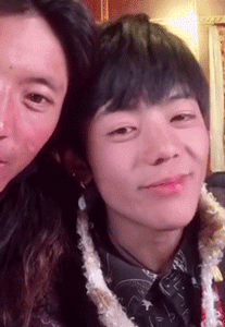 随后,在摄影师和亲戚的