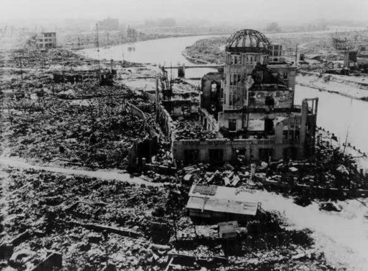 日本原子弹爆炸,19岁少女距中心260米生还,专家:特殊工作救了她