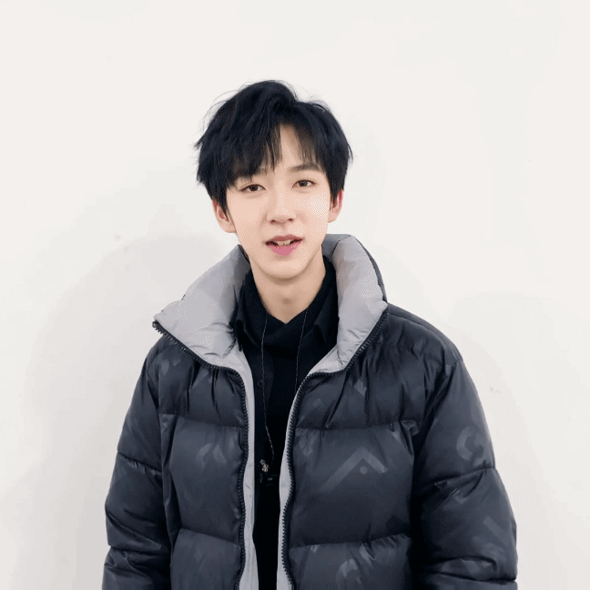 时代少年团动图:马嘉祺溜肩,贺峻霖牙黄,他的