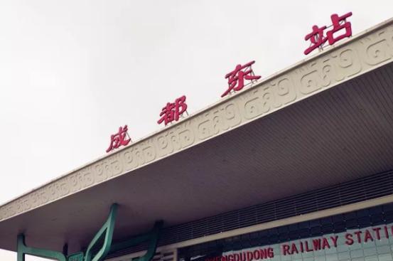 四川运气来了，迎来首条时速350公里的高铁，可以欣赏沿途风景了