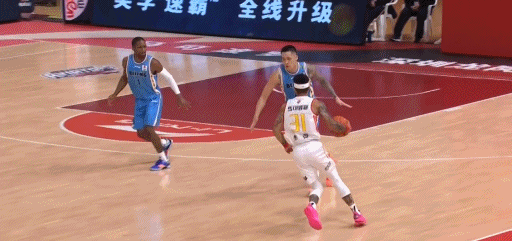 翟晓川火线回归轰18 9北京轻取深圳 布克空砍33分_腾讯新闻
