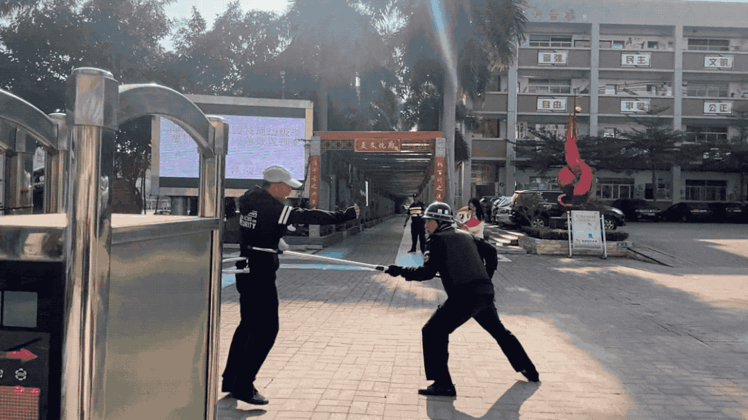 把刀放下!
