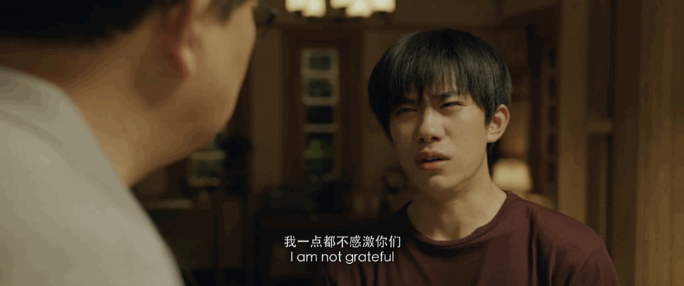 易烊千玺拍片被扇耳光,提出