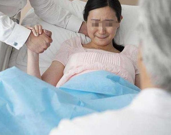 为什么产妇在顺产时会出现生理反应医生习惯了别害羞