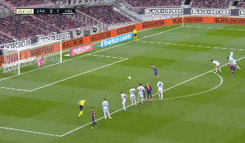 来自全世界的媒体,球迷,表达惊叹之情,给梅西送上祝贺.