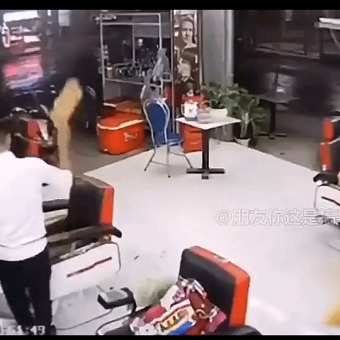 爆笑gif,托尼老师,可以给我的摩托车做个造型吗?_腾讯