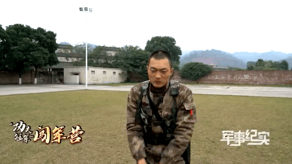 但对于新兵刘泽宇来说,很多人已经穿上期待了三个月的常服,这是西藏