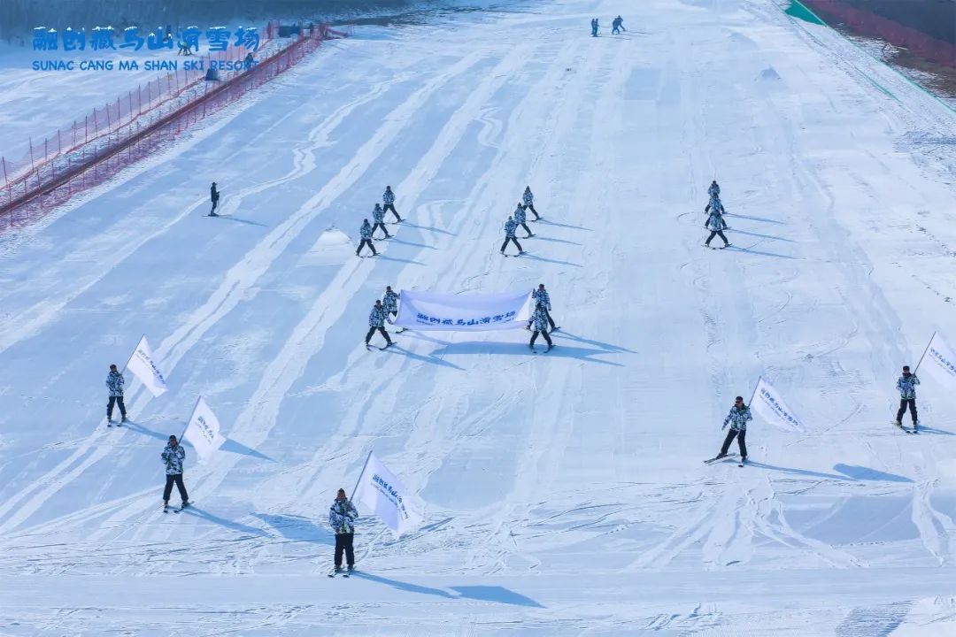 相约///////////融创藏马山滑雪场感受滑雪之乐趣感受冬天之精彩我们