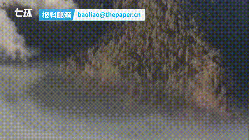 现场烟雾缭绕!迪庆突发森林火灾 千余人扑救 飞机暂无法吊桶作业