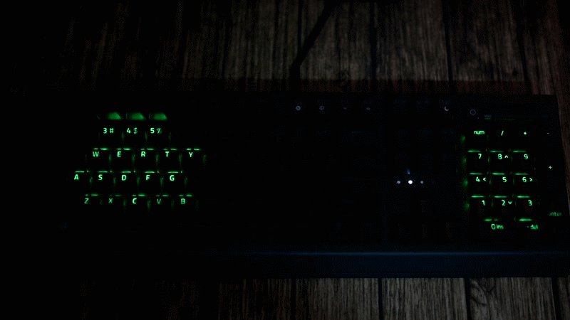 效模式种类比较丰富包括:波浪,光谱循环,呼吸,环境感知,火焰,静态常亮