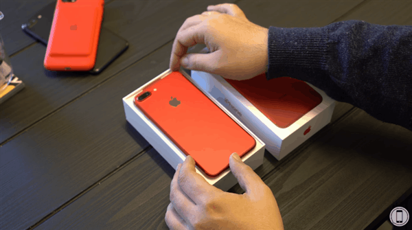 观点：红色iPhone反衬出现代智能手机有多乏味