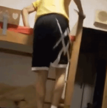 搞笑gif段子兄弟以后出门靠边走