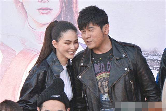 婚后首同台周杰伦斥资3亿力捧昆凌当女主夫妻发福明显还避嫌