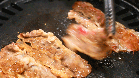 雪花牛肉颗粒饱满,看上去食欲满满烤起来也是十分的香嫩口感风味浓郁