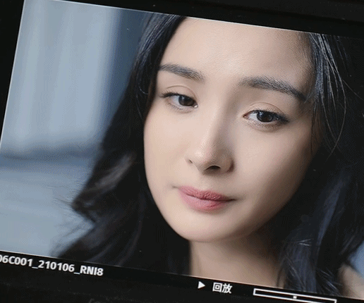 杨幂最新写真曝光,逆光下的大幂幂也太绝了吧!无惧怼脸特写,快来舔屏!