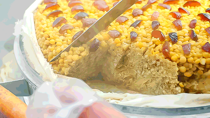 传承十七载,一刀三四块,引龙街这个豌豆糕小摊有没有勾起你的童年回忆