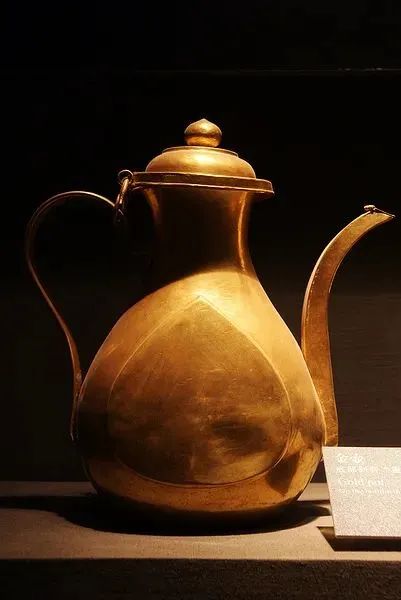 爱图梅瓶】要知道元青花是如今最值钱的瓷器文物全世界仅存只有百来件