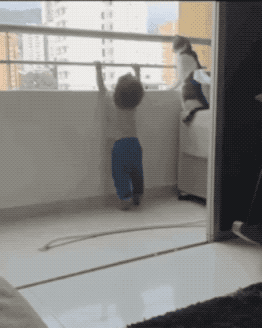 搞笑动图:伤害不高,侮辱性极强!