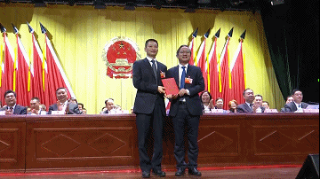聚焦两会李军当选三水区人民政府区长