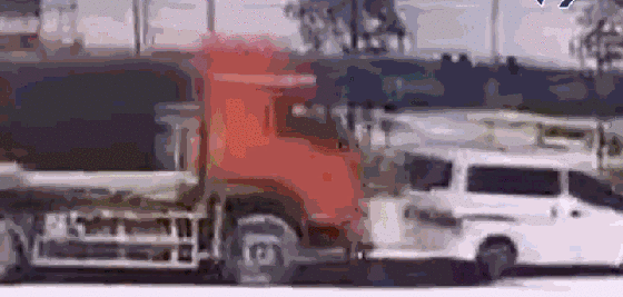 图,就是一个典型的案例于人于己,都存在巨大危险很大可能引发严重事故