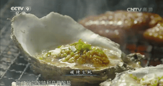 接受这来自大海的暴击,上图:劳作一天,换来全家人的生活一群人一条船