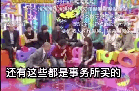 哪怕是前一秒还在深情款款地飚高音,下一秒就可以无缝切换吐舌搞怪,敢