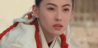 曾经,她错把偶然的运气当资本,不计后果地挥霍,掏空了自己,如今站在