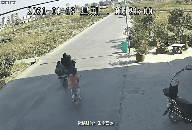 悲剧的意外gif:一糊涂,碾成泥!