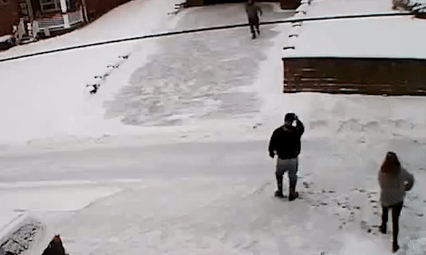 美国邻居因铲雪纠纷拔枪相向男子杀两人后自杀