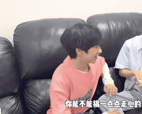 分享几个我喜欢的贺峻霖小朋友的动图超可爱