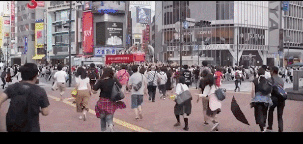 这是世界上最繁忙的十字路口之一,每分钟约有3000人通过,为了拍这个