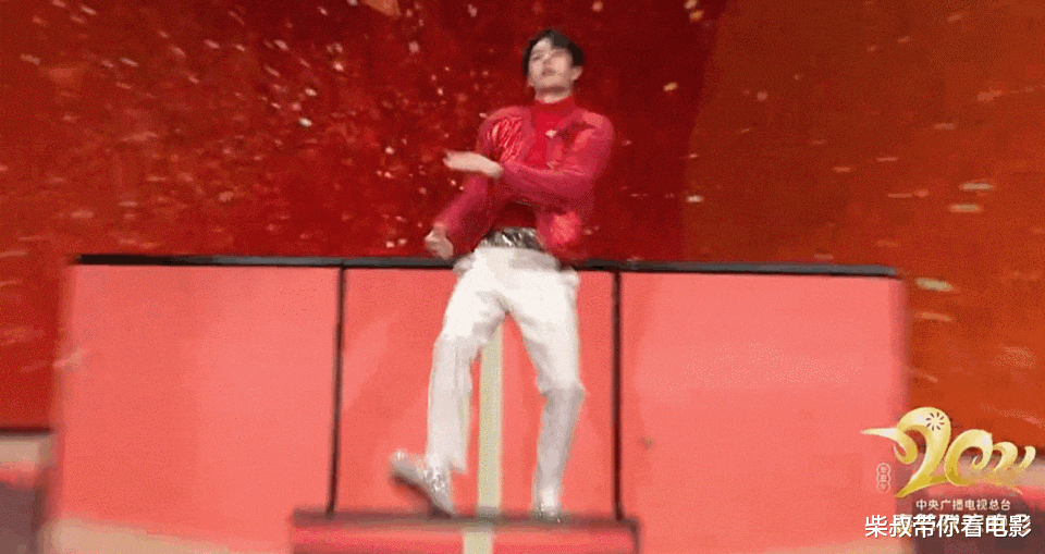 春晚一曲《牛起来》,集齐上代国民老公刘德华和当代国民老公王一博,加