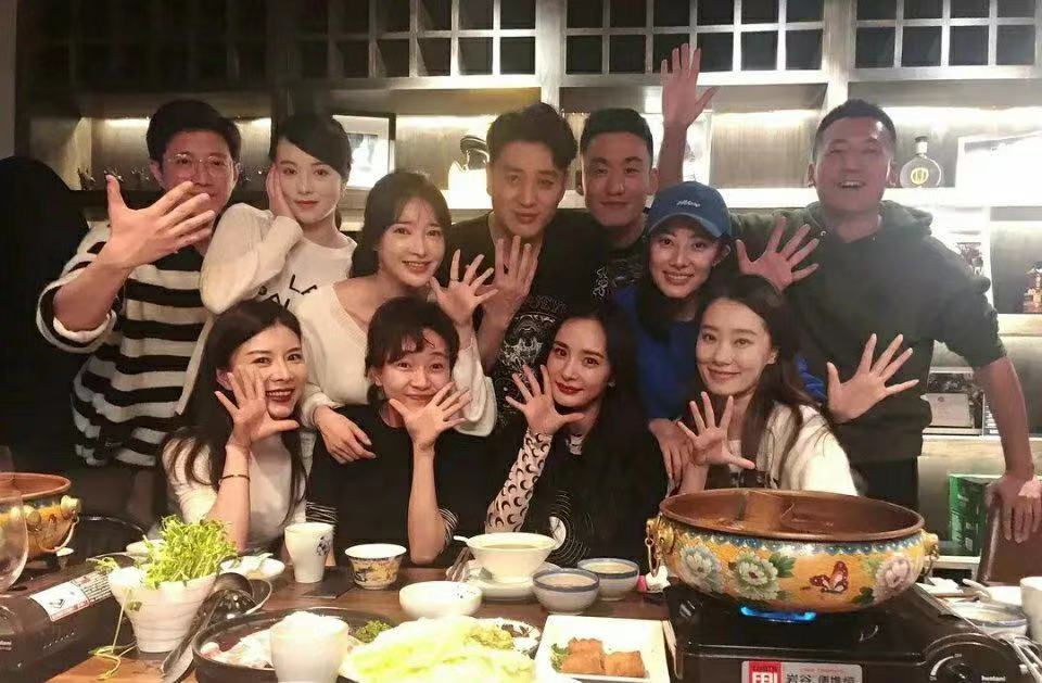 李焕英爆火后张小斐早期小视频被曝光性感不输室友杨幂