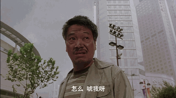 这一部电影是周星驰的里程碑,将功夫和足球结合,各种武功绝学轮番