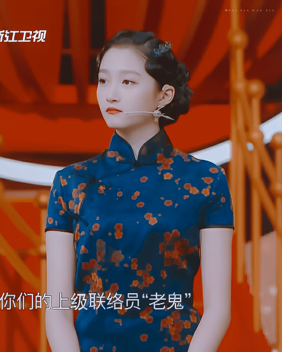 穿旗袍的关晓彤太有气质了肤白貌美大长腿倾国又倾城