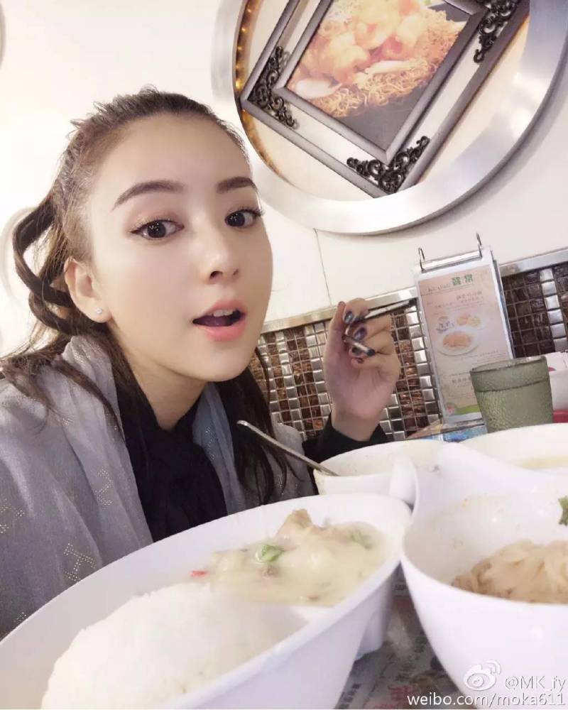 51岁天王和网红结婚,被传整容的她凭啥拿下郭