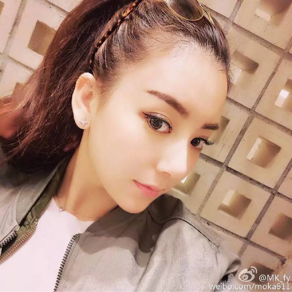 51岁天王和网红结婚,被传整容的她凭啥拿下郭