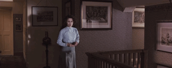 比如《爱丽丝梦游仙境》中的红皇后,在影片中,海伦娜·伯翰·卡特将