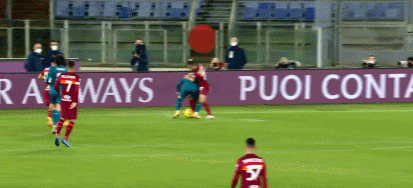 意甲-ac米兰2-1罗马近5战首胜,伊布进球被吹,凯西点杀