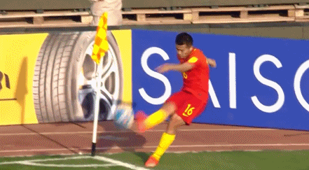 gif-黄博文罚角球落点精准 梅方头球差之毫厘