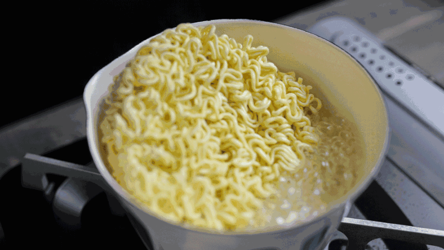 方便面是垃圾食品?会吃出癌症?真相是