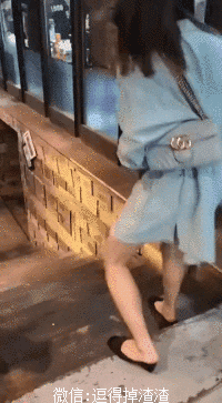 搞笑gif段子:67终于知道猫为啥不怕吸血鬼了_腾讯