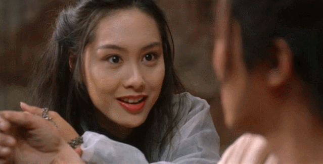 很多人都在惋惜这段被剪掉了,不然在多年之后,说不定会像邱淑贞咬牌